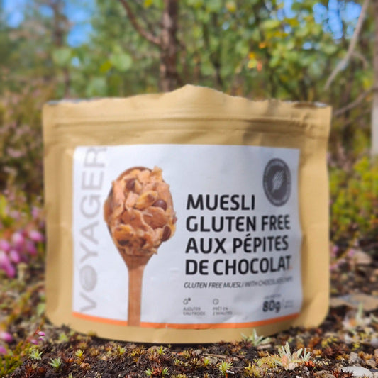 Gluteeniton suklaamysli retkiruokapussi maassa.