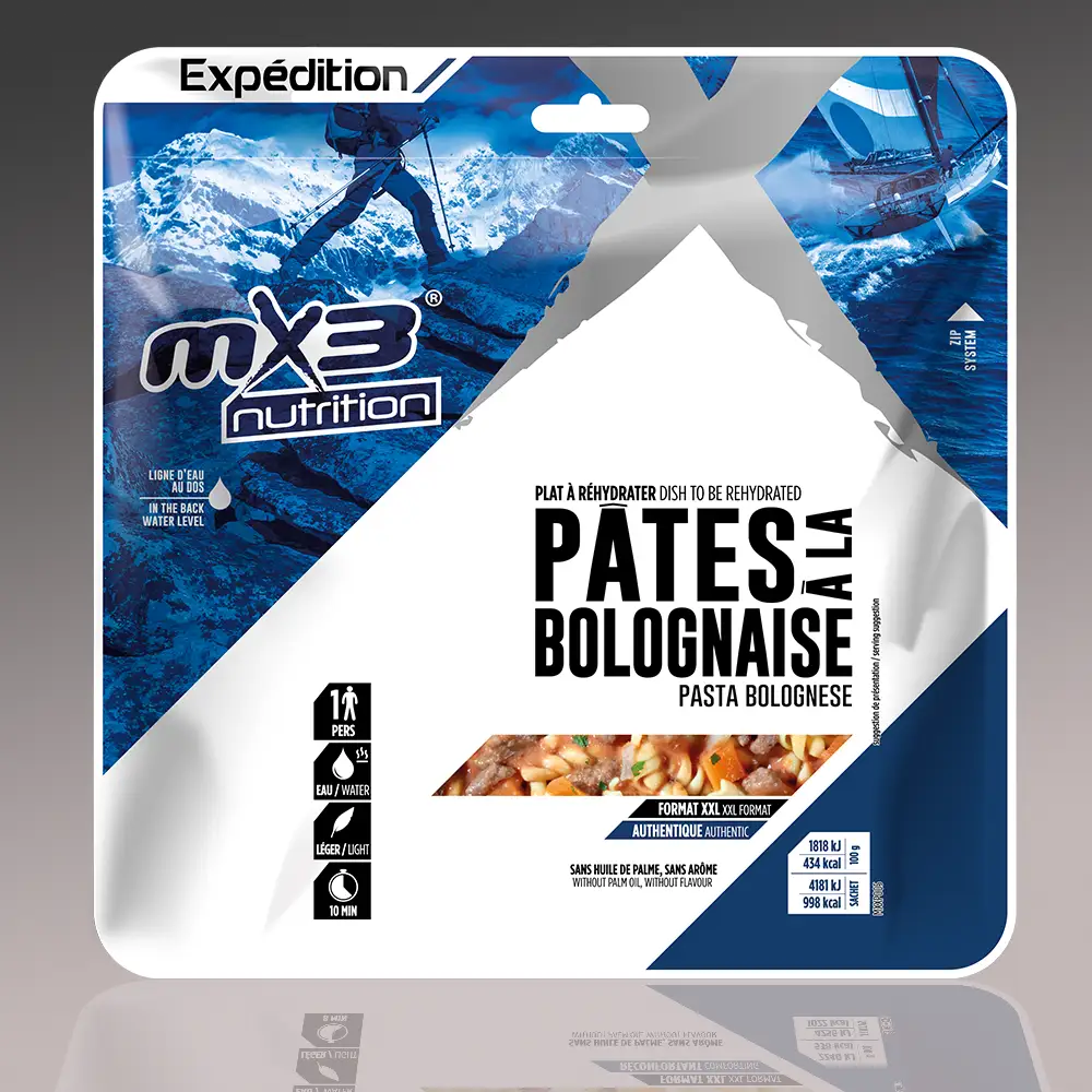 MX3 Pasta Bolognese retkiruokapussi harmaalla taustalla
