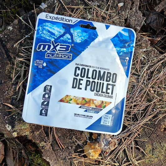 Retkiruoka Karibian kanapata maassa keväisessä varvikossa.